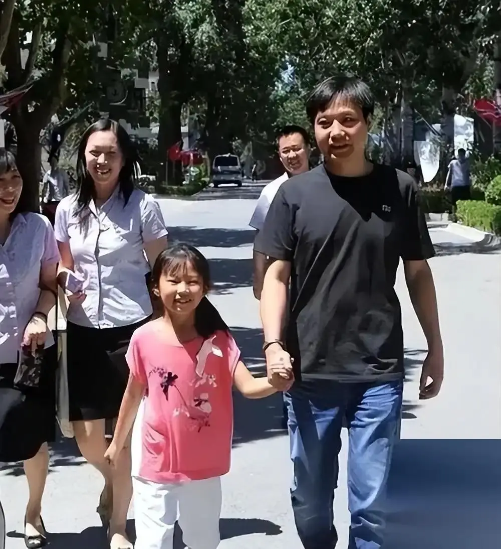雷军与张彤的创业历程_张彤是怎么认识雷军的_雷军与张彤的爱情故事