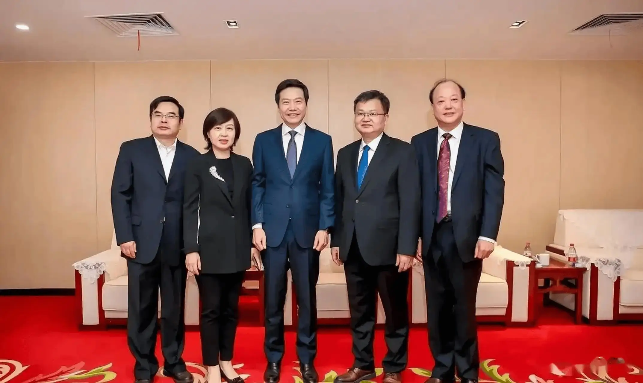 雷军妻子张彤_张彤投资人生_张彤是怎么认识雷军的