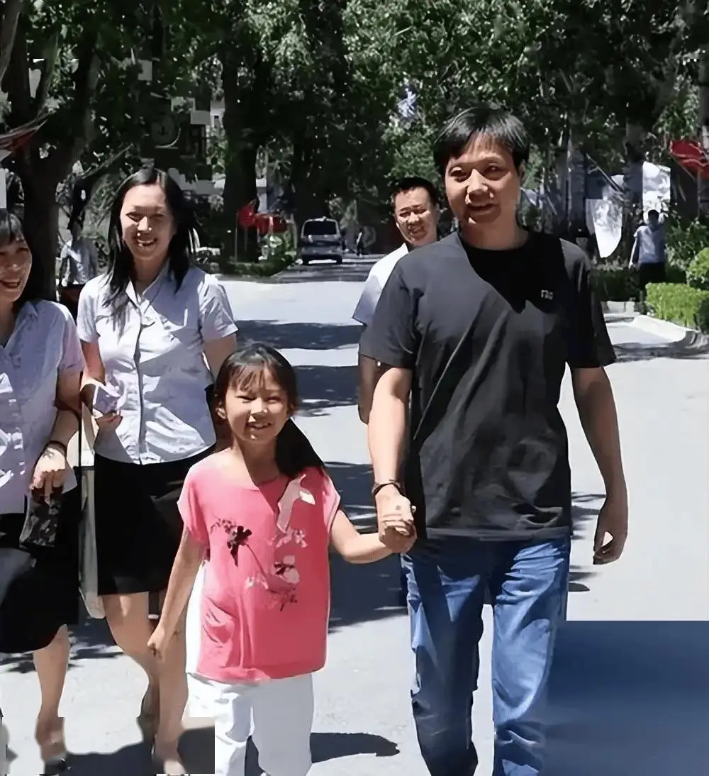 张彤投资人生_张彤是怎么认识雷军的_雷军妻子张彤