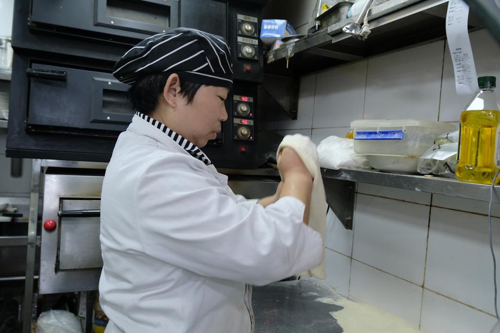 正宗意式披萨饼底配方_意式披萨手工制作方法_新出炉披萨加盟费