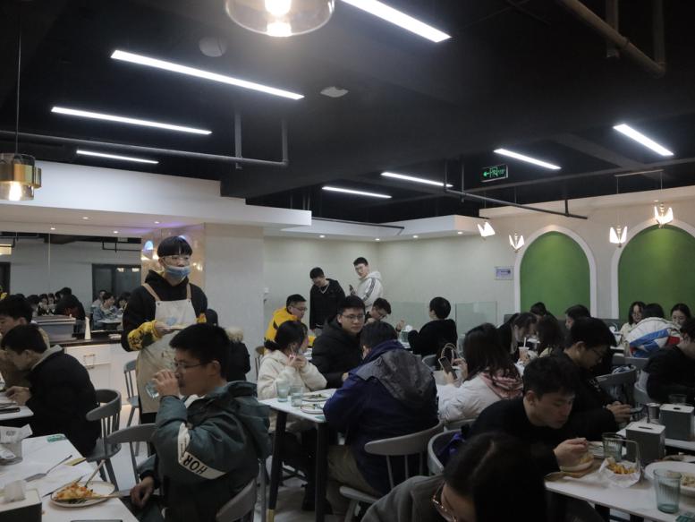 正宗意式披萨饼底配方_新出炉披萨加盟费_意式披萨手工制作方法