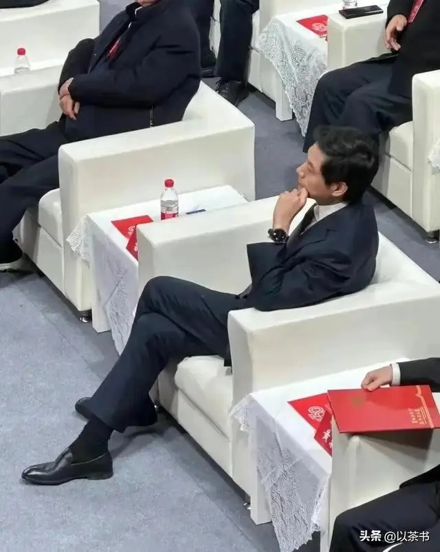 张彤是怎么认识雷军的_雷军张彤商业故事_小米汽车雷军退车风波