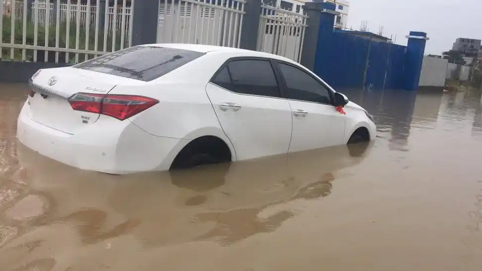 水淹车怎么修理_暴雨后车辆泡水应对措施_泡水车专业维修与处理