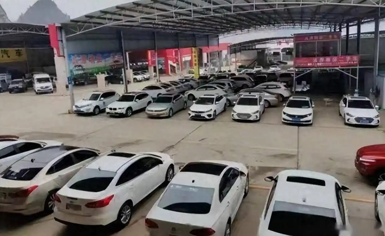 泡水车专业维修与处理_暴雨后车辆泡水应对措施_水淹车怎么修理