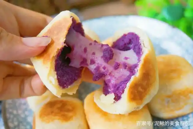 葱香火腿饼做法_面食小吃的做法及图片_豆沙面包制作教程