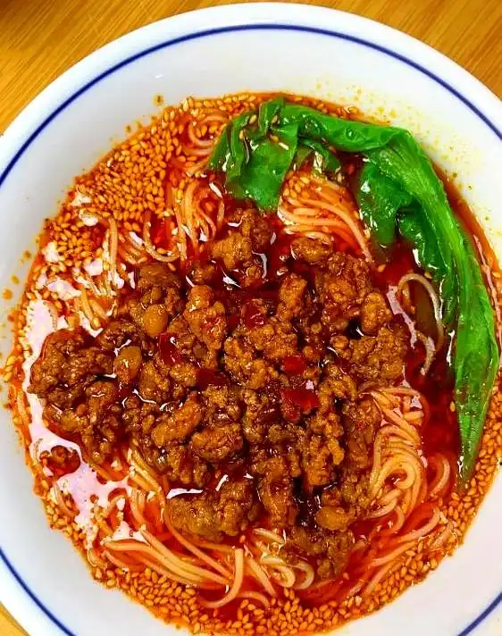 面食小吃的做法及图片_一碗热气腾腾的面_肉酱面食谱
