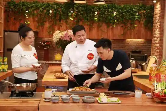 蚝油纸包鸡菜谱_油纸酸菜烤鱼做法_纸上烤鱼做法