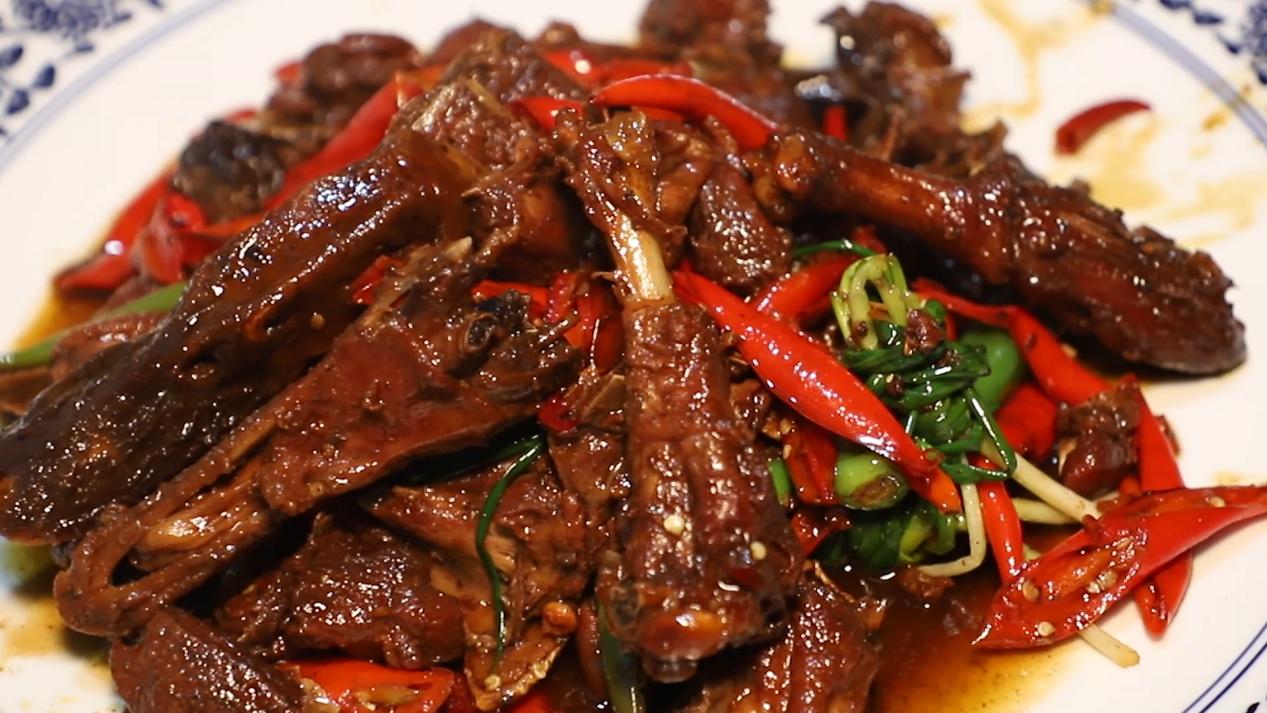 琥珀腊肉麻阳鹅洪江血粑鸭_怀化20道名菜_湖南湘西小吃