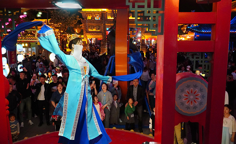 山东东平湖旅游景点_东平县大宋不夜城 夜游 东平湖夜景
