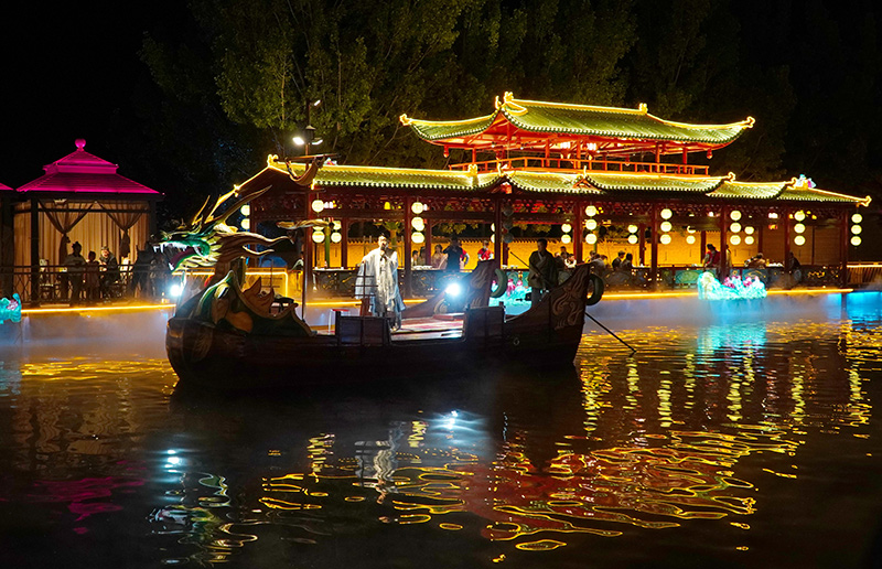 山东东平湖旅游景点_东平县大宋不夜城 夜游 东平湖夜景