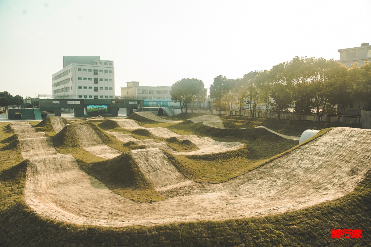 江苏省太仓市横沥路9号自行车运动基地_欧亚马自行车太仓公司_欧亚马土坡场