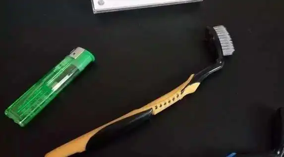 烧烤刷子用牙刷_旧牙刷妙用_清洁杯子水龙头厨房