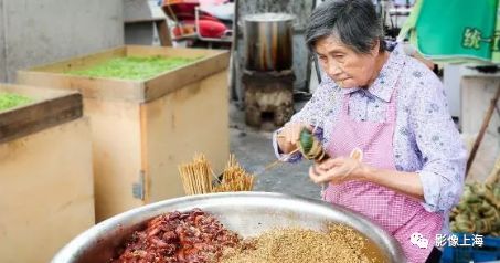 周末去上海古镇玩_用英语说上海名吃_上海古镇名小吃