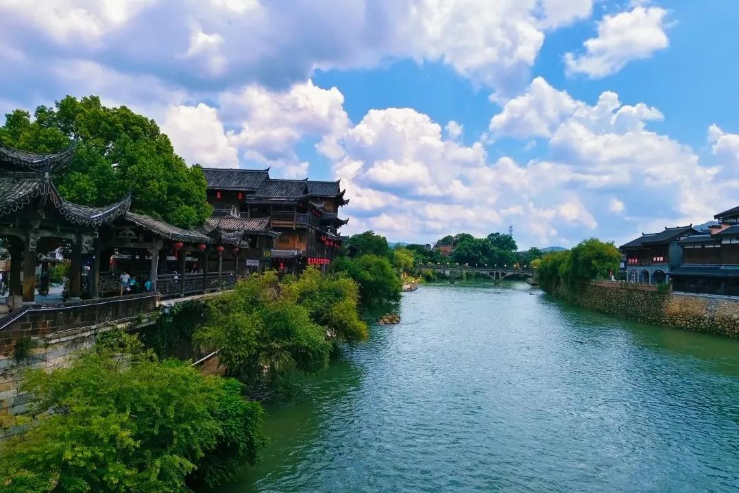 10月旅游目的地推荐_新疆喀纳斯秋季旅游攻略_10月最适合旅游的地方