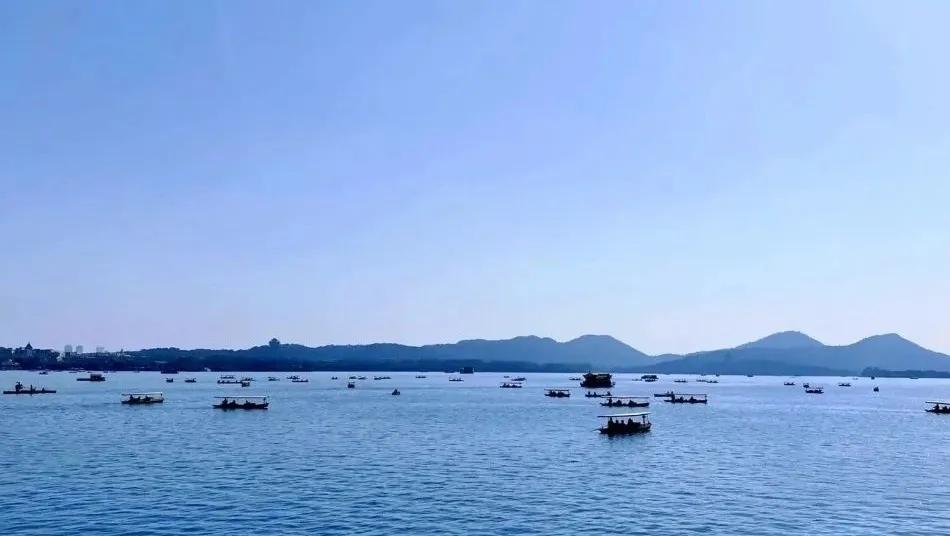 10月旅游目的地推荐_10月最适合旅游的地方_新疆喀纳斯秋季旅游攻略