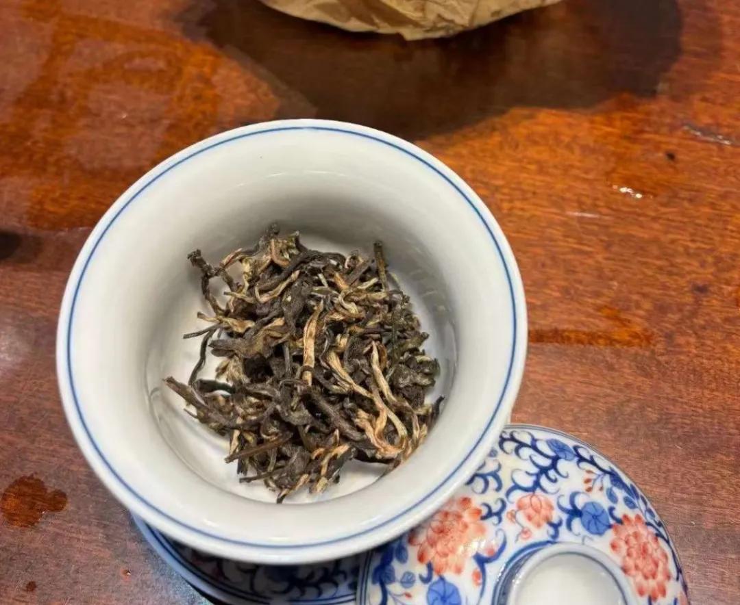 有关茶叶知识_喝茶冷知识_普洱生茶放多久变熟茶