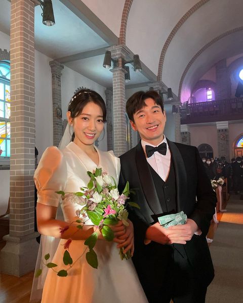 朴信惠龙俊亨怎么认识_朴信惠崔泰俊婚礼日期_朴信惠崔泰俊恋情公开时间