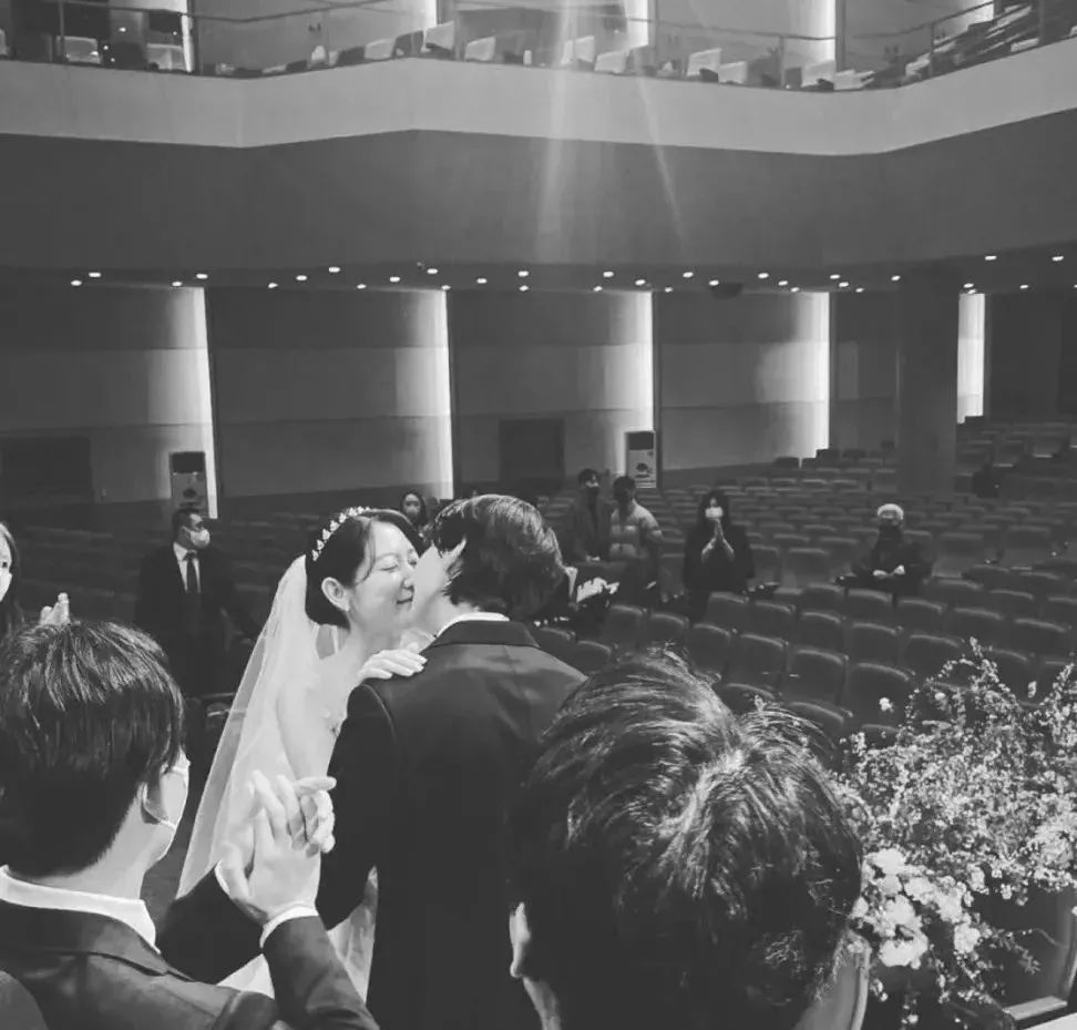 朴信惠崔泰俊婚礼细节_韩剧女主角朴信惠婚礼现场布置_朴信惠龙俊亨怎么认识