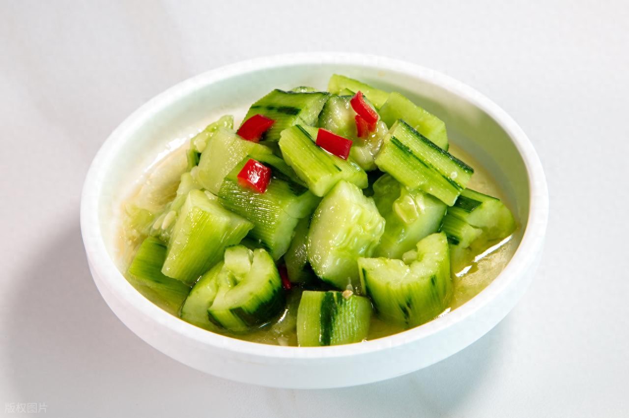 挑战！用 10 元钱做出一桌丰盛美食
