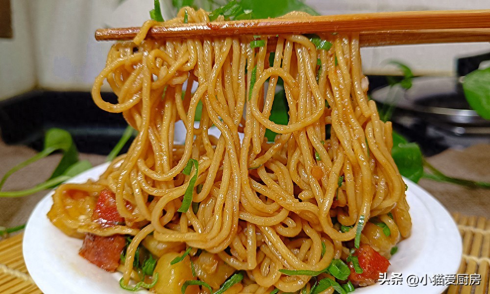 菜饭一锅出，教你一个土豆焖面做法，让你吃得饱饱的