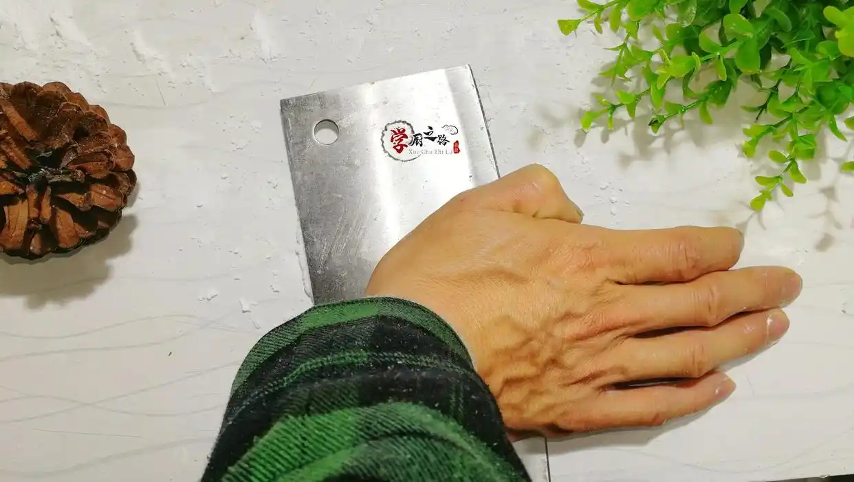水晶蒸饺破皮开裂不成形?看大厨咋操作,晶莹剔透完整Q弹有诀窍(图15) 水晶蒸饺皮_水晶蒸饺制作方法_水晶蒸饺面皮制作技巧