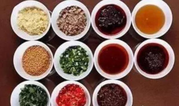 吃火锅时，你喜欢哪些蘸料？选这几种蘸料，老板：同行吧？