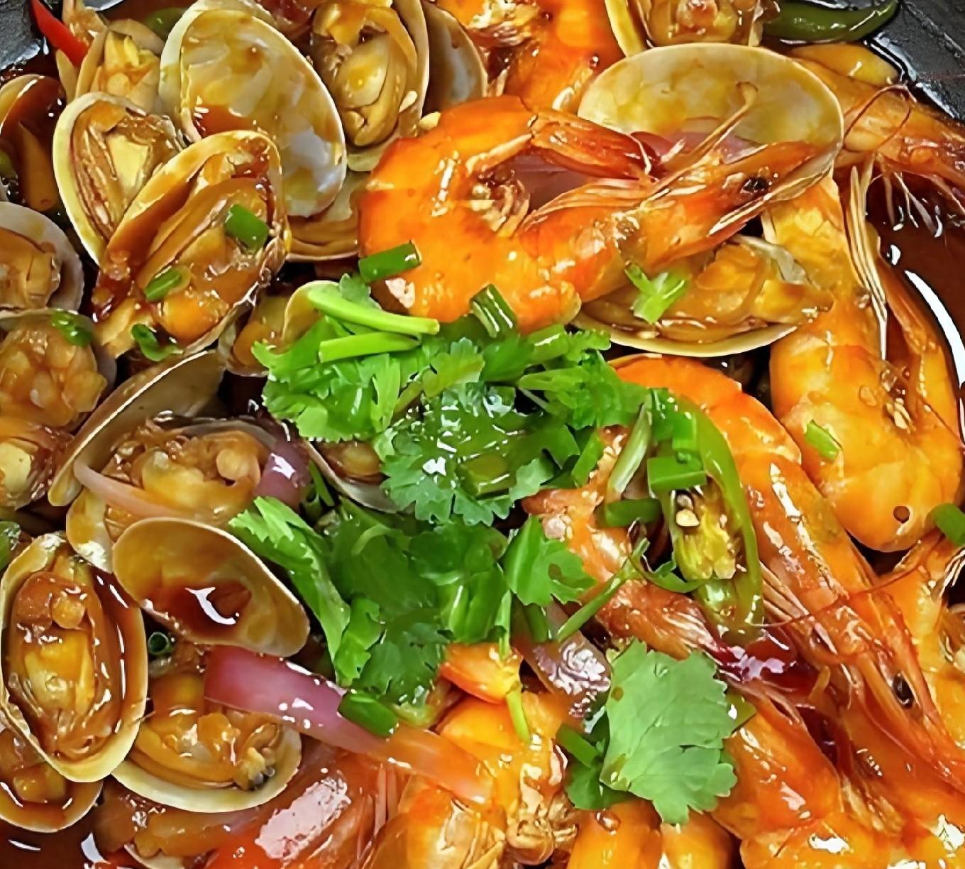 今天吃什么?这六道下饭硬菜,鲜香入味,中老年人吃了都夸好香(图2) 家常菜快速烹饪技巧_下班30分钟端出6道能圈粉的家常菜_酥肉炖菜的各种做法