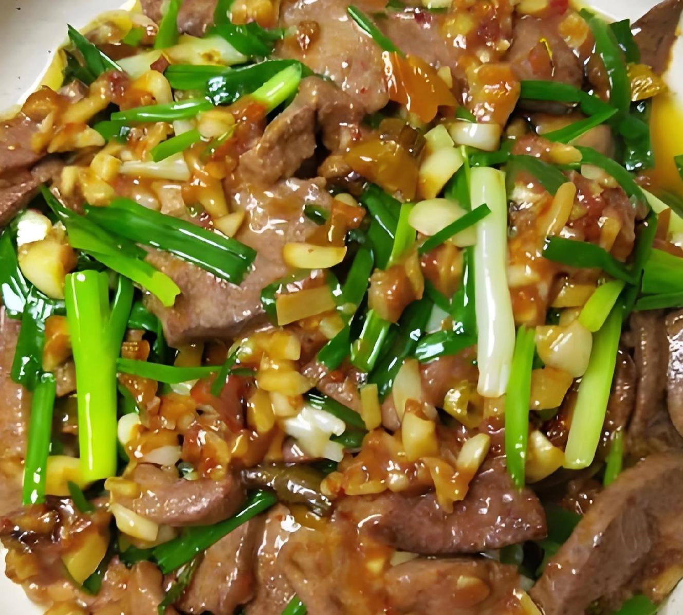 今天吃什么?这六道下饭硬菜,鲜香入味,中老年人吃了都夸好香(图6) 家常菜快速烹饪技巧_酥肉炖菜的各种做法_下班30分钟端出6道能圈粉的家常菜