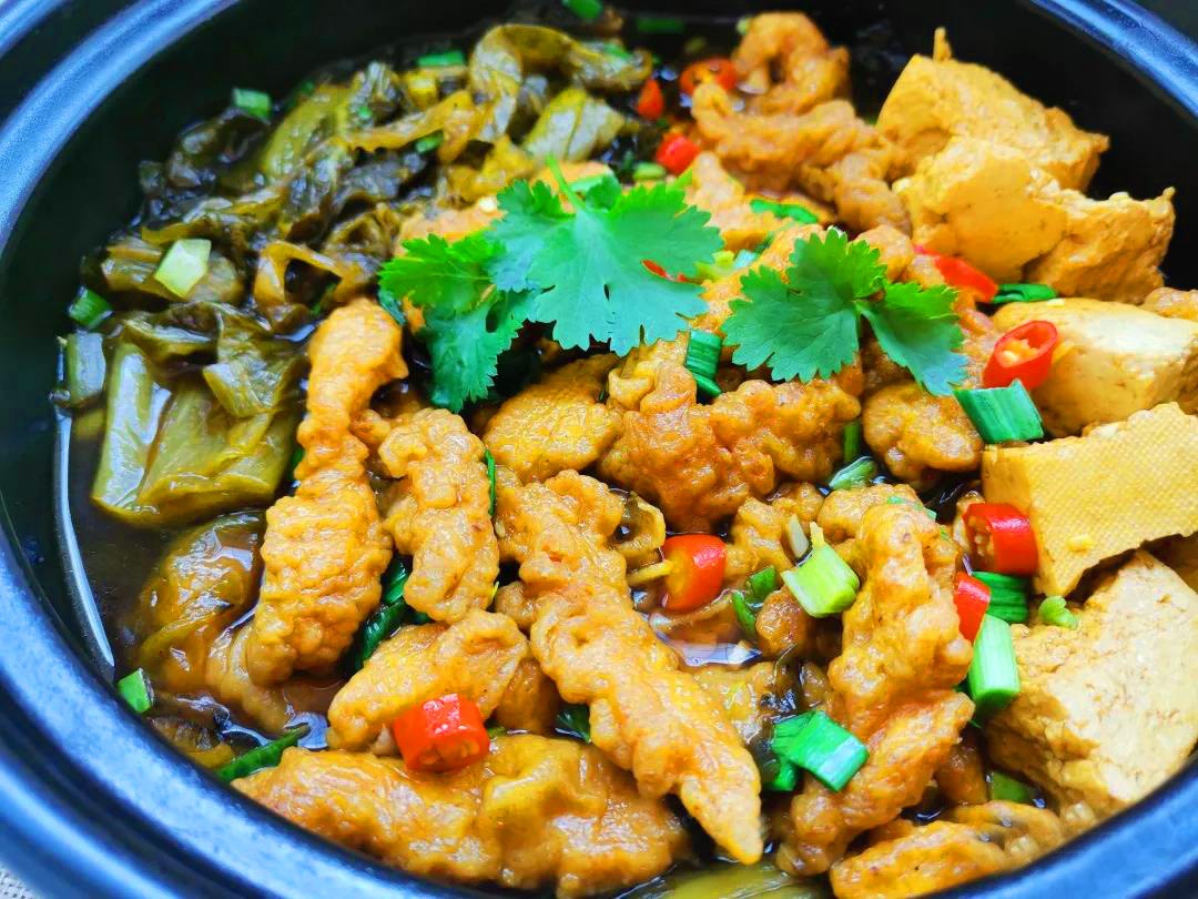 天冷时最喜欢的鸡胸肉吃法,一锅搞定开胃又暖身(图2) 鸡胸肉酥肉做法_酥肉涮火锅食谱_酥肉炖菜的各种做法