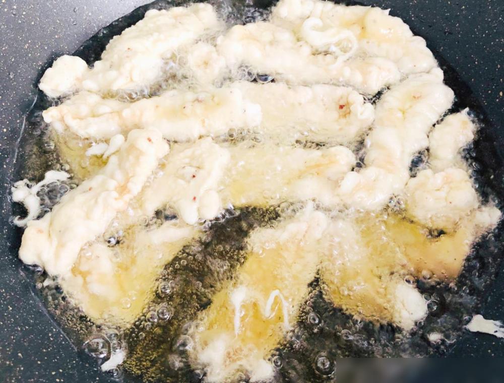 炸酥肉,应该用面粉还是淀粉?实践证明,用这种“粉”口感最好(图4) 红薯淀粉炸酥肉做法_炸酥肉怎么做_酥肉炖菜的各种做法
