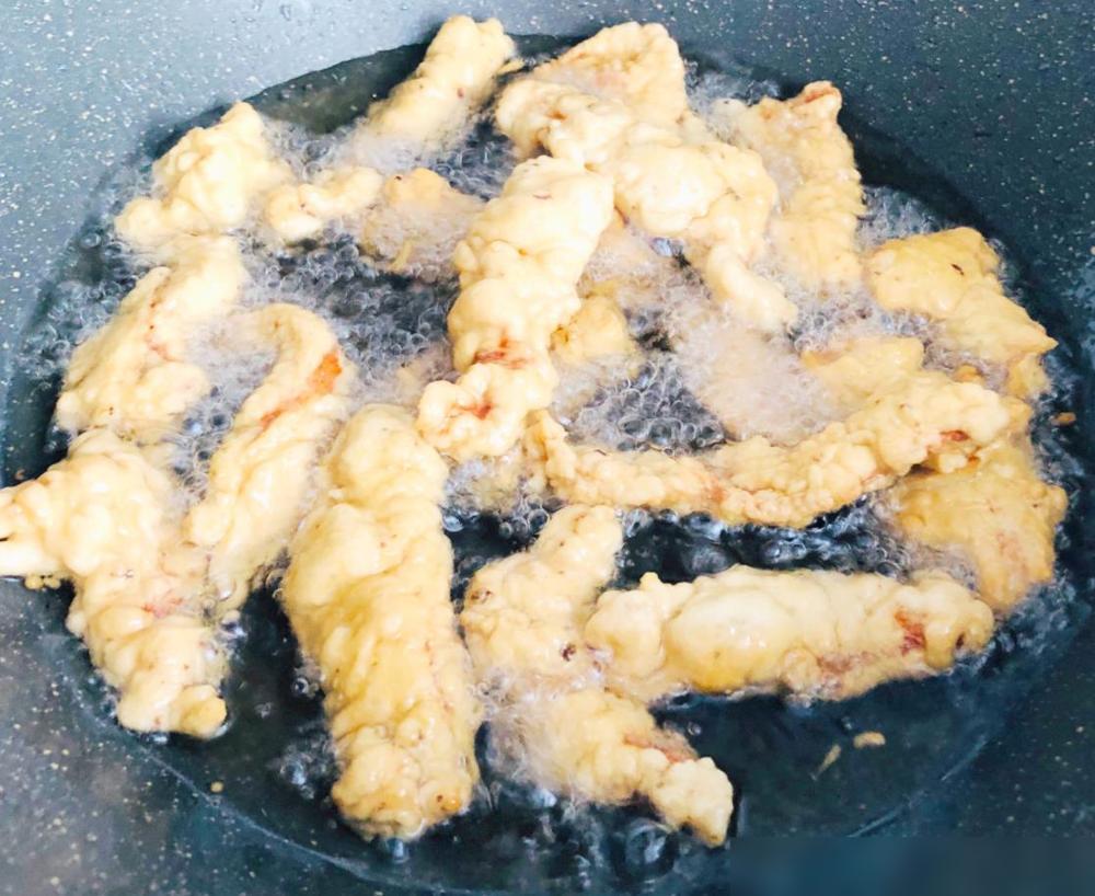 炸酥肉,应该用面粉还是淀粉?实践证明,用这种“粉”口感最好(图6) 炸酥肉怎么做_红薯淀粉炸酥肉做法_酥肉炖菜的各种做法