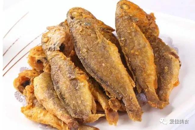 快过年了,炸货可以准备了!这7道家常炸货做法送上,想吃随时做(图7) 酥肉炖菜的各种做法_干炸带鱼做法_炸货年夜饭食谱