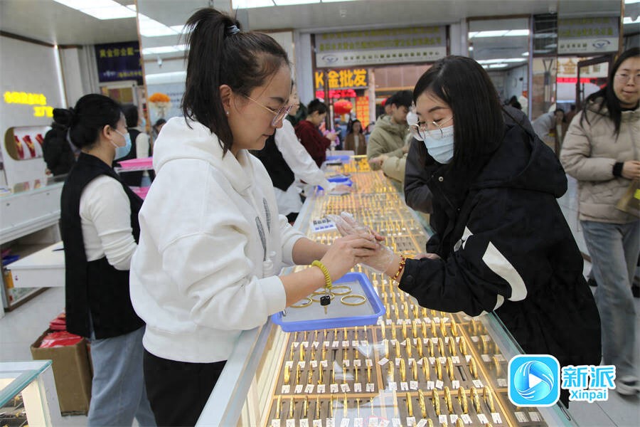 网络中国节·春节丨金饰消费火热 生肖款最受宠