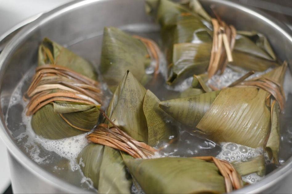 煮粽子,不要只用清水,记得多加2样,更香甜更软糯,营养不流失(图6) 粽子煮法技巧_包粽子的窍门_煮粽子加食盐小苏打
