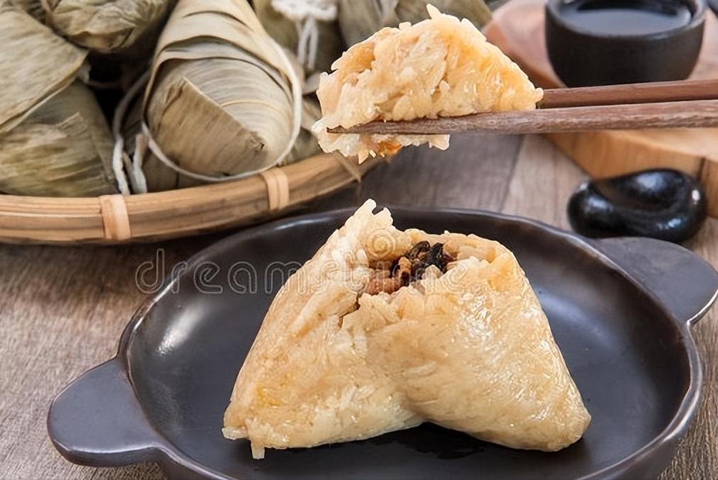 煮粽子,不要只用清水,记得多加2样,更香甜更软糯,营养不流失(图8) 包粽子的窍门_煮粽子加食盐小苏打_粽子煮法技巧