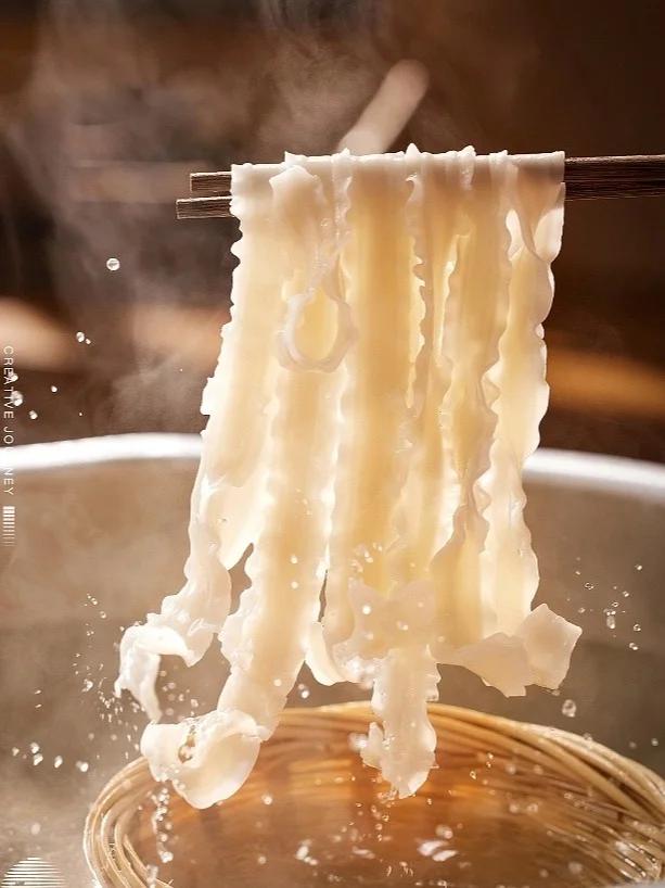 筋道爽滑,卤香浓郁!山西刀削面的面食传奇(图4) 舌尖上的中国 山西面食_刀削面历史渊源_山西刀削面制作技艺