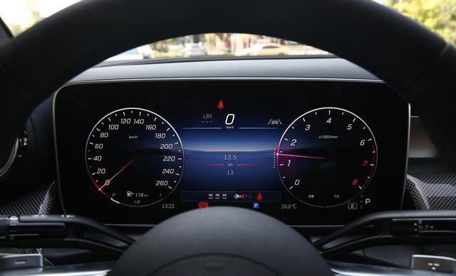 新车  售48.95万元起,增智能泊车辅助,2026款奔驰GLC轿跑S(图8) 奔驰轿跑价格分析_奔驰新款轿车_奔驰L3硬件OTA解锁策略