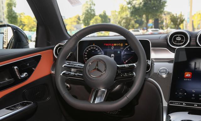 新车  售48.95万元起,增智能泊车辅助,2026款奔驰GLC轿跑S(图10) 奔驰轿跑价格分析_奔驰新款轿车_奔驰L3硬件OTA解锁策略