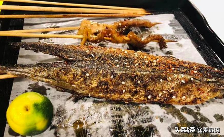 吃烧烤时,聪明人专点“8种食材”,无法造假,老板:懂行人吃货(图5) 新鲜牛羊肉串烤肉_淄博烧烤特色食材_烧烤需要准备什么食材