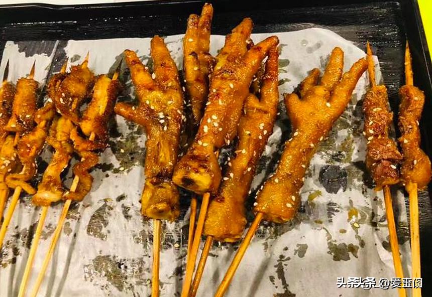 吃烧烤时,聪明人专点“8种食材”,无法造假,老板:懂行人吃货(图6) 烧烤需要准备什么食材_新鲜牛羊肉串烤肉_淄博烧烤特色食材