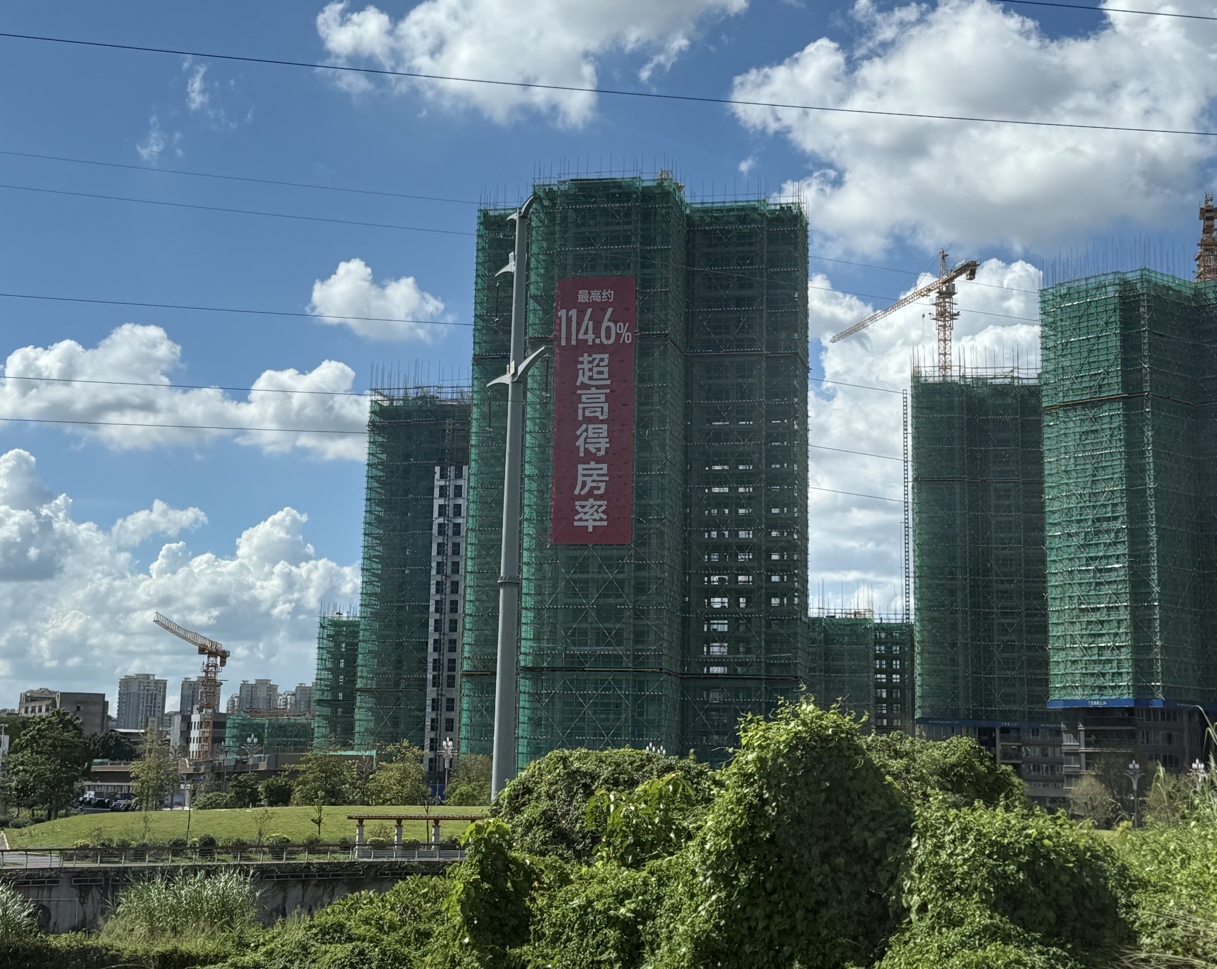深圳楼市“倒车接人”,晚1年半买房省下超百万,有新规楼盘销售加班到凌晨(图3) 深圳楼市9.5新政改善型需求_限购后房价涨还是跌_深圳西乡楼市新政不限购