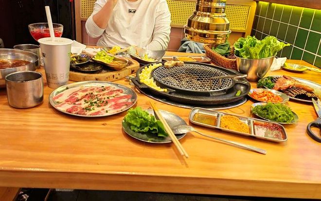 想知道，北京这家韩国烤肉一体锅的味道如何？快来看看！