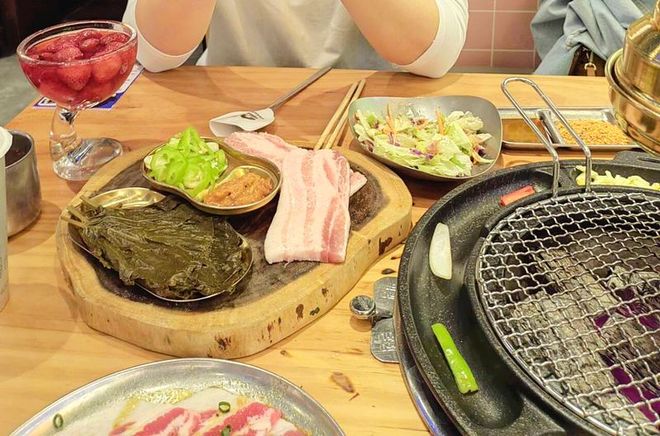 想知道,北京这家韩国烤肉一体锅的味道如何?快来看看!(图5) 烤肉火锅一体_韩式烤肉一体锅做法_韩式烤肉火锅食材搭配