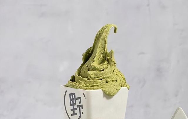 一个冰淇淋球38元,1年疯狂开店230+,天价雪糕谁在买?(图4) DQ倾斜角调整后厨直播_八喜冰淇淋小盒多少钱_茅台冰淇淋可食用纸盒撤下