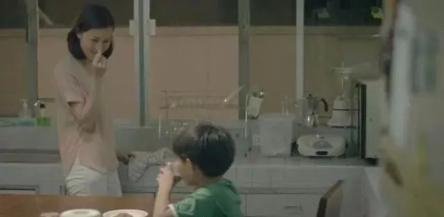 泰国广告的“毒”,你解了吗?(图3) 泰国广告小男孩存钱_煽情走心搞笑幽默_泰国广告特点