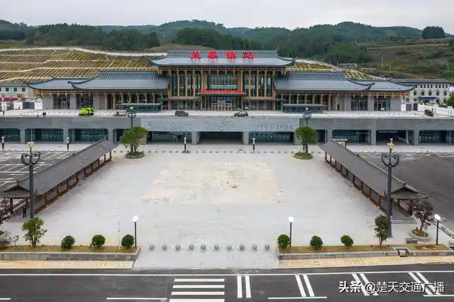 “湘西最美高铁”张家界至吉首至怀化高速铁路开通运营(图3) 张吉怀高铁张家界至怀化最快1小时10分_张吉怀铁路开通仪式_吉首到怀化的火车