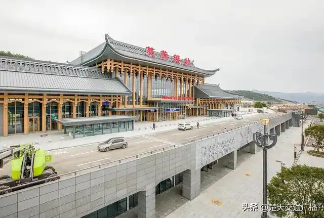 “湘西最美高铁”张家界至吉首至怀化高速铁路开通运营(图4) 吉首到怀化的火车_张吉怀铁路开通仪式_张吉怀高铁张家界至怀化最快1小时10分
