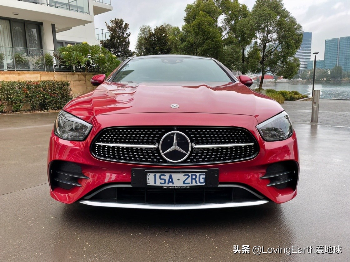 2021款梅赛德斯-奔驰E300双门轿跑车：依然带着浓厚的绅士风度