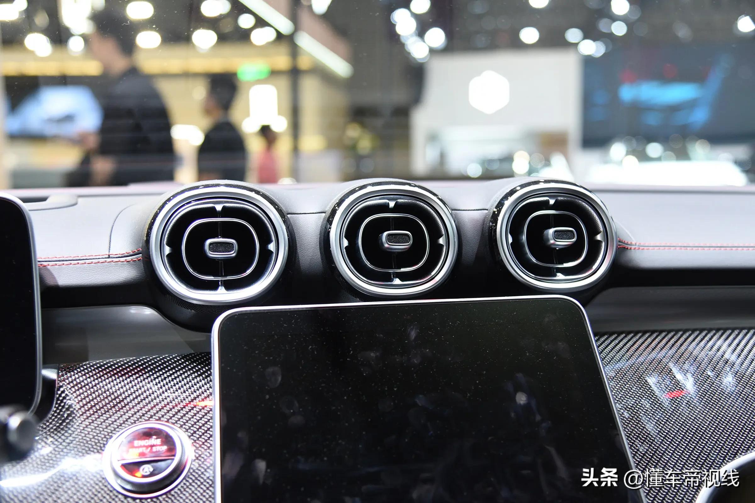 新车 | 售价71.88万元/3.0T直六动力 梅赛德斯-AMG CLE 53 Coupe实拍(图13) 2025奔驰ecoupe报价_梅赛德斯-AMG CLE 53 Coupe 上市价格 评测_梅赛德斯-AMG CLE 53 Coupe 外观内饰设计 参数