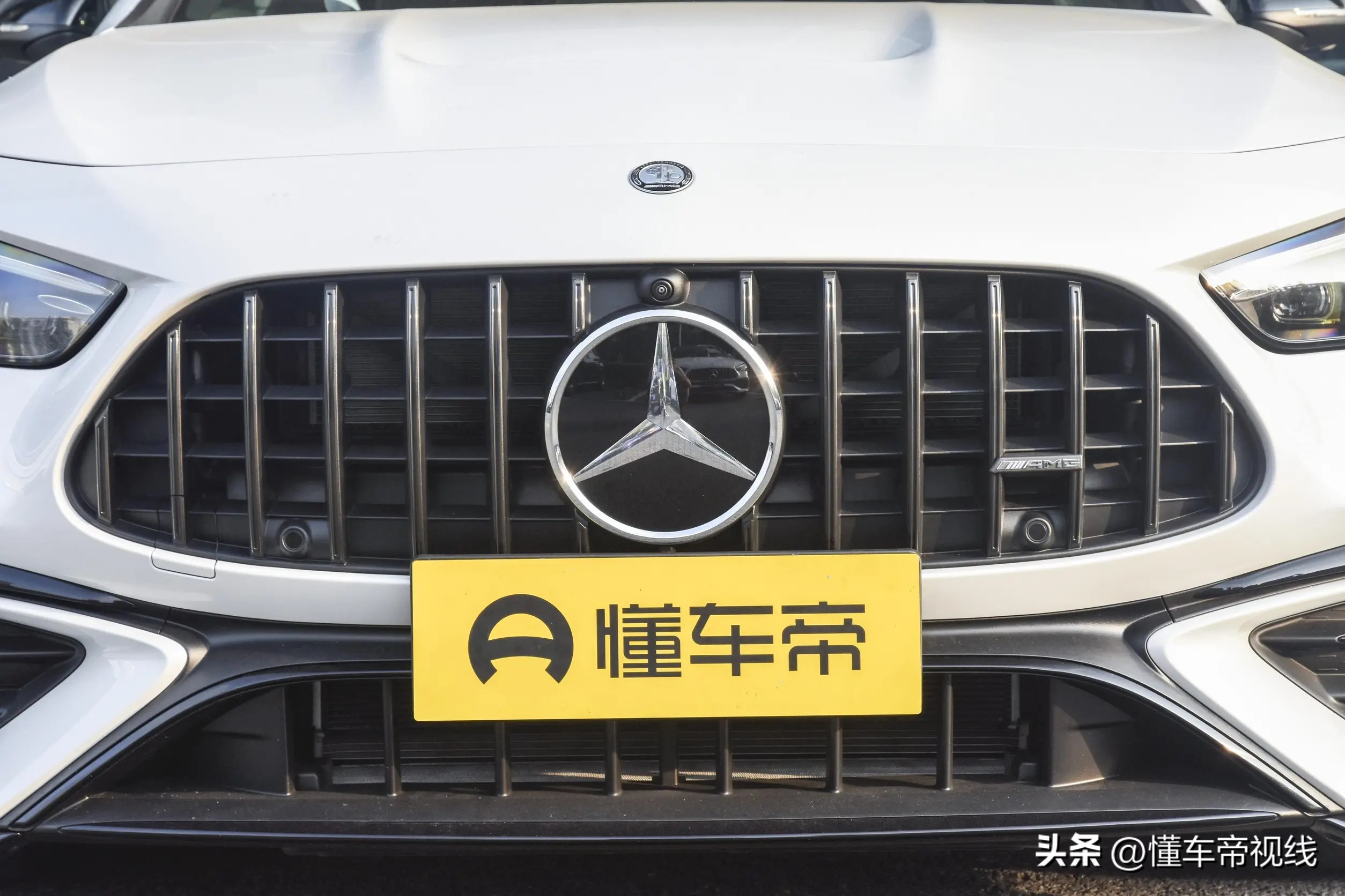 新车 | 售价71.88万元/3.0T直六动力 梅赛德斯-AMG CLE 53 Coupe实拍(图4) 梅赛德斯-AMG CLE 53 Coupe 外观内饰设计 参数_2025奔驰ecoupe报价_梅赛德斯-AMG CLE 53 Coupe 上市价格 评测